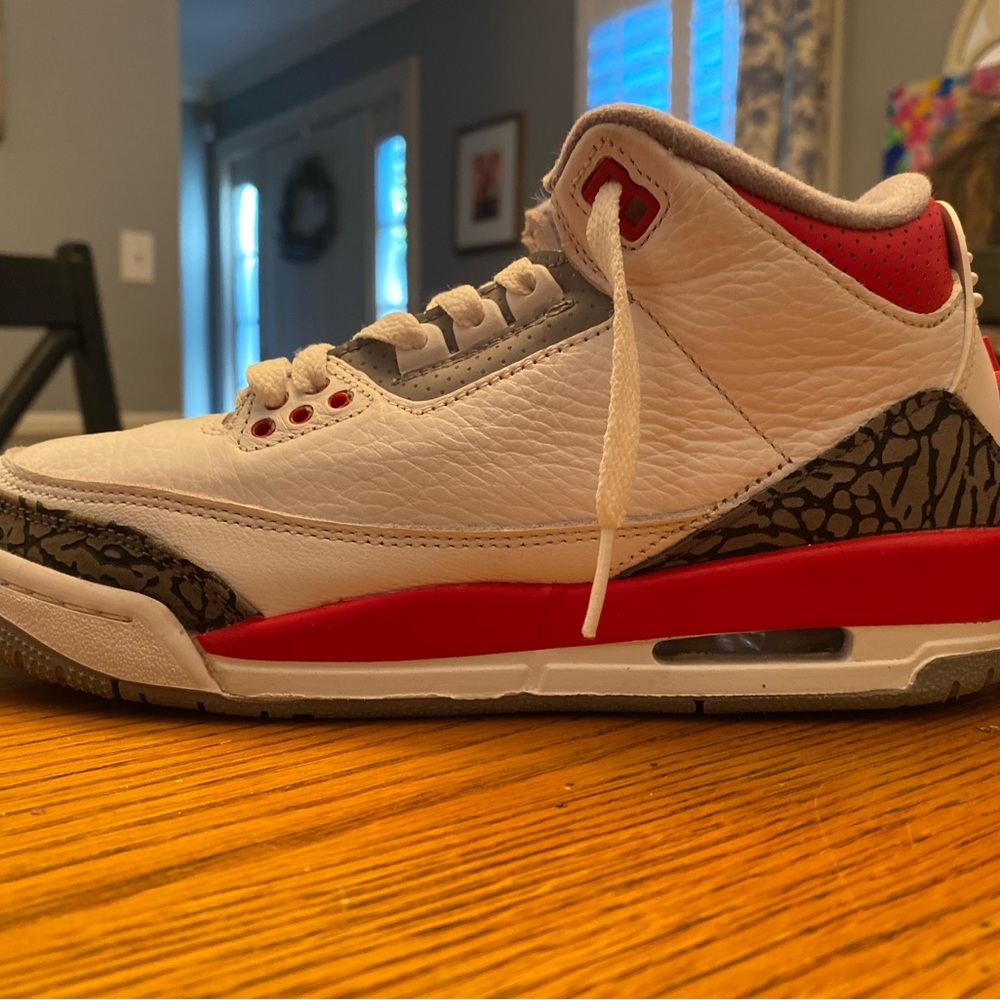 Jordan 3 Retro Cardinal Reds size 6 boys